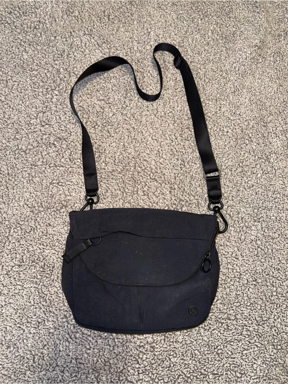 lululemon athletica Black Men’s Messenger Crossbody Bag